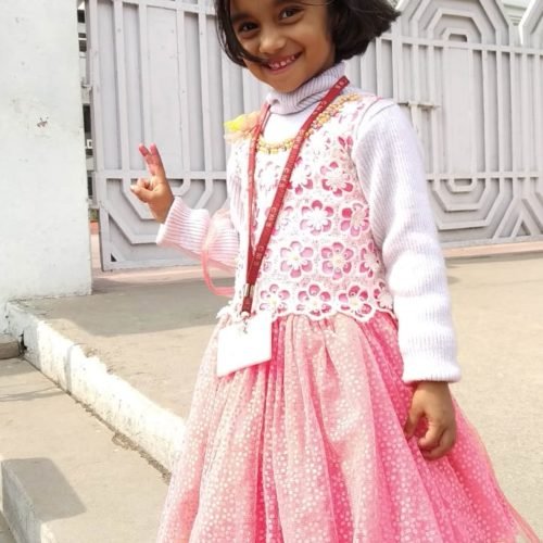 Kanika Sharma CTCS Family)img